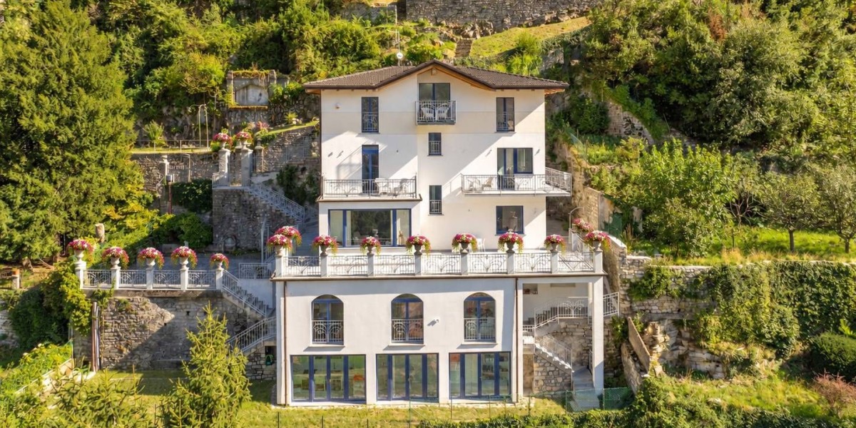 Luxury Lake Como villa for sale in Torno
