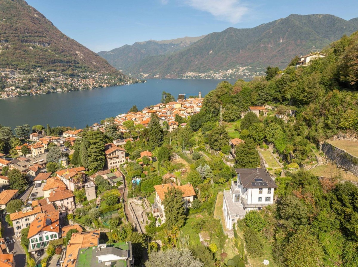 Lake Como for sale villa with panoramic terraces 