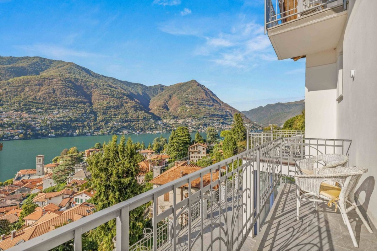 Lake Como villa with panoramic views