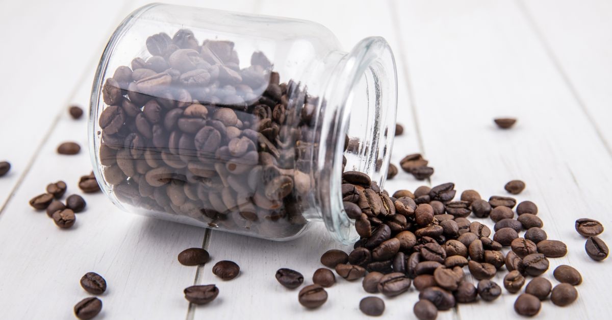 caffè in un vasetto di vetro 