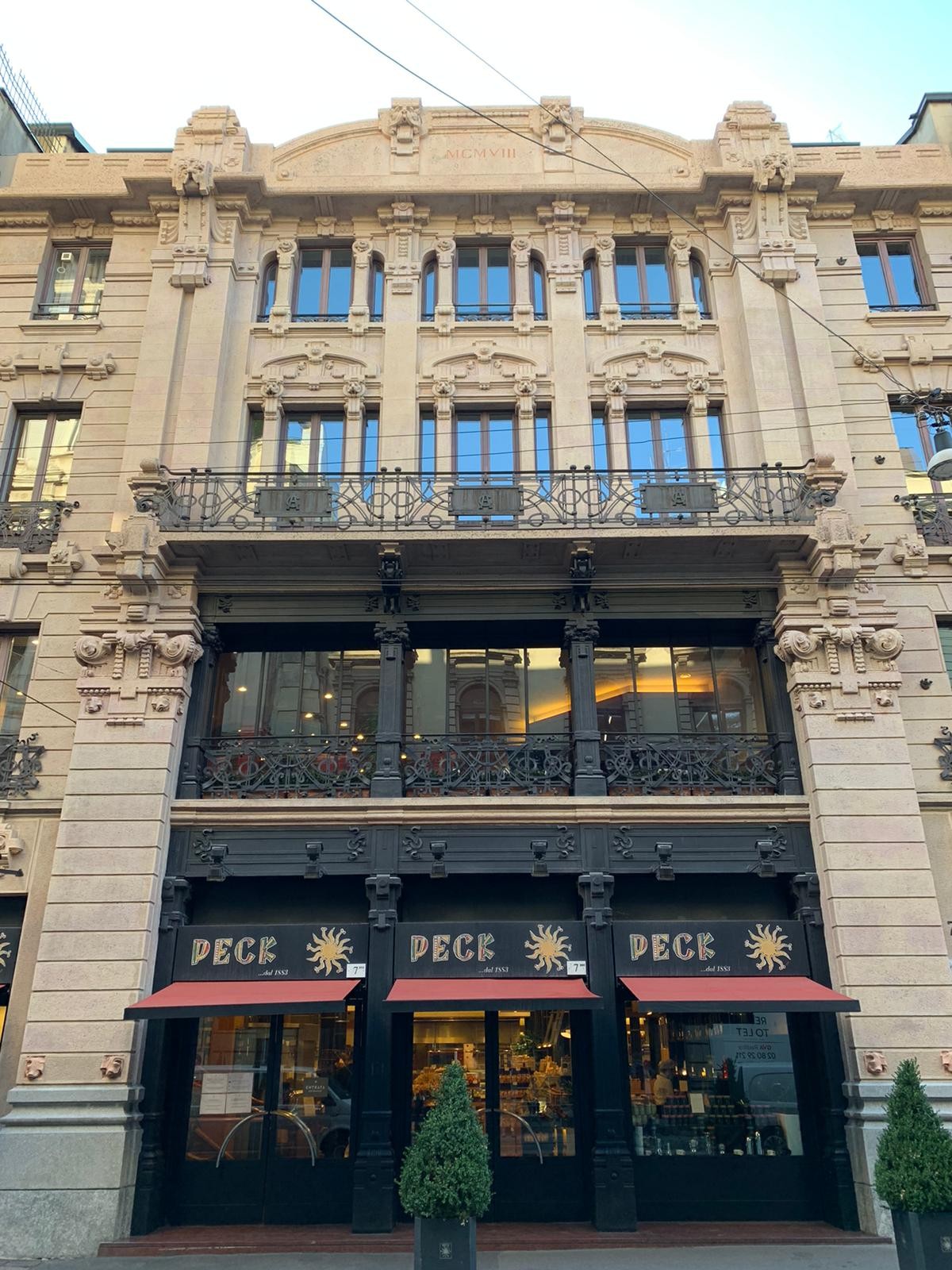 Venice supermarket inside a former theatre
