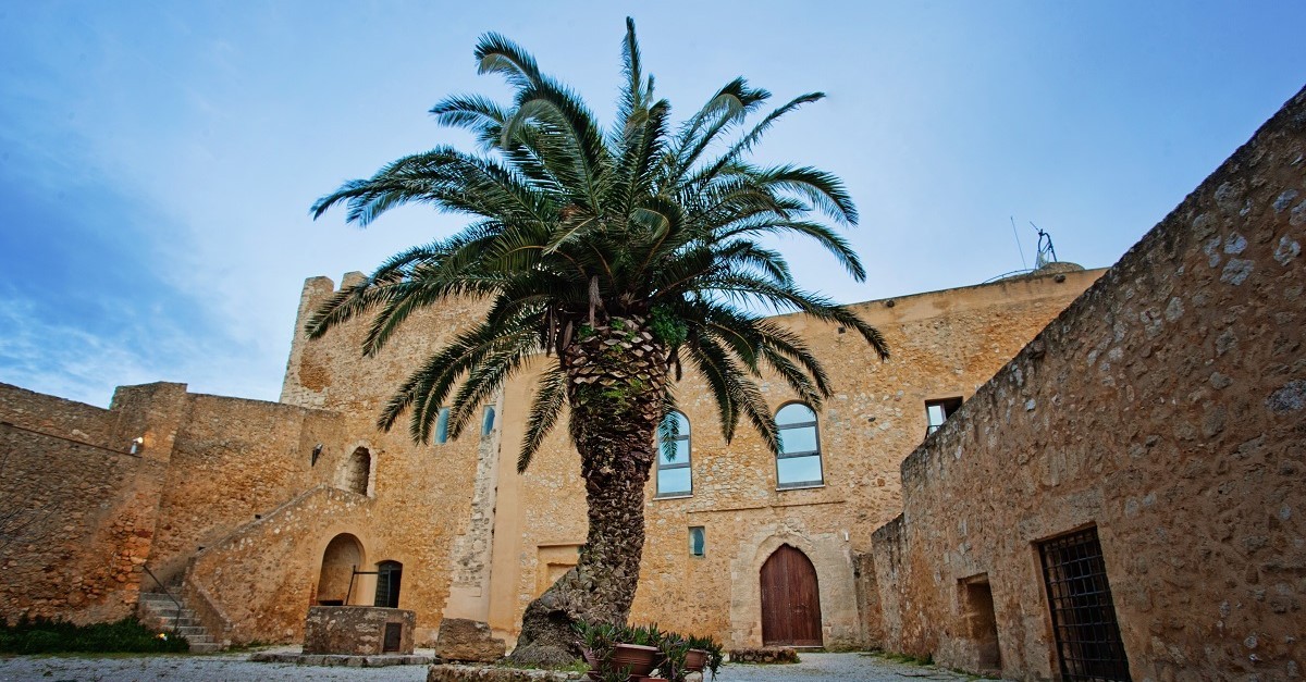 Il cortile interno del Castello Chiaramontano di Naro