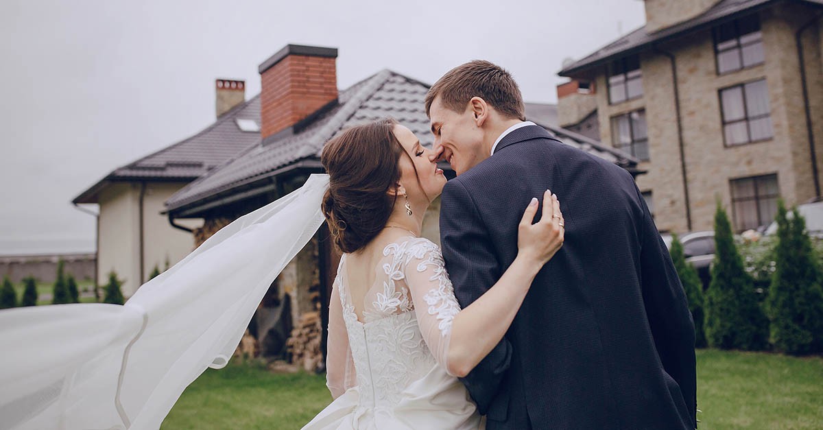 Matrimonio nel giardino di casa