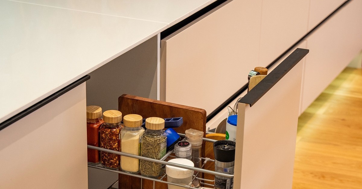 Cassetto di cucina con spezie