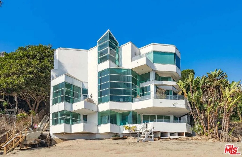 La leggenda del tennis John McEnroe mette in vendita la sua residenza sulla spiaggia di Malibu