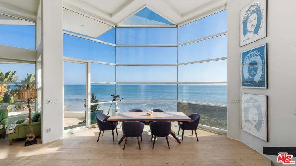 La leggenda del tennis John McEnroe mette in vendita la sua residenza sulla spiaggia di Malibu