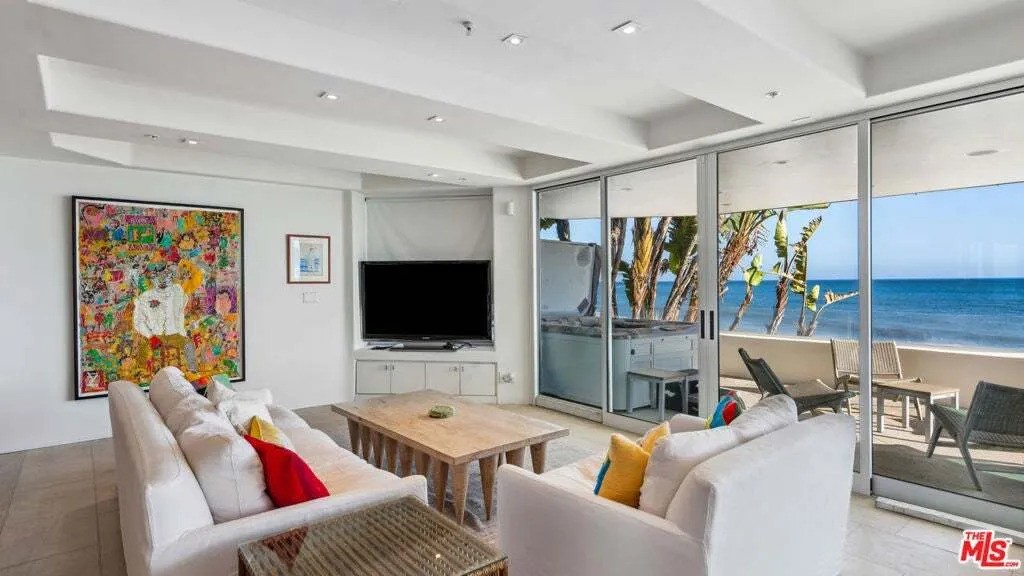 La leggenda del tennis John McEnroe mette in vendita la sua residenza sulla spiaggia di Malibu