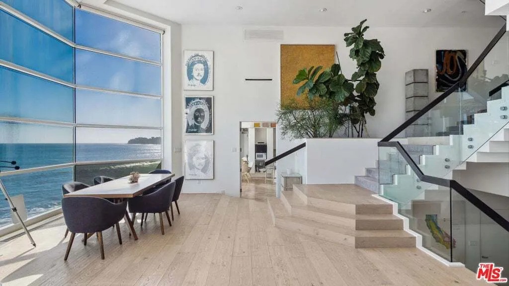 La leggenda del tennis John McEnroe mette in vendita la sua residenza sulla spiaggia di Malibu