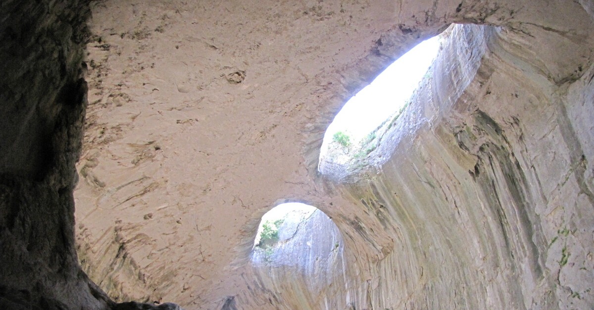 Gli occhi di Dio nella Grotta di Prohodna.