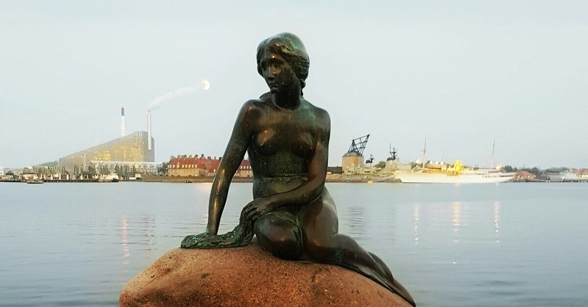 La statua della Sirenetta a Copenaghen