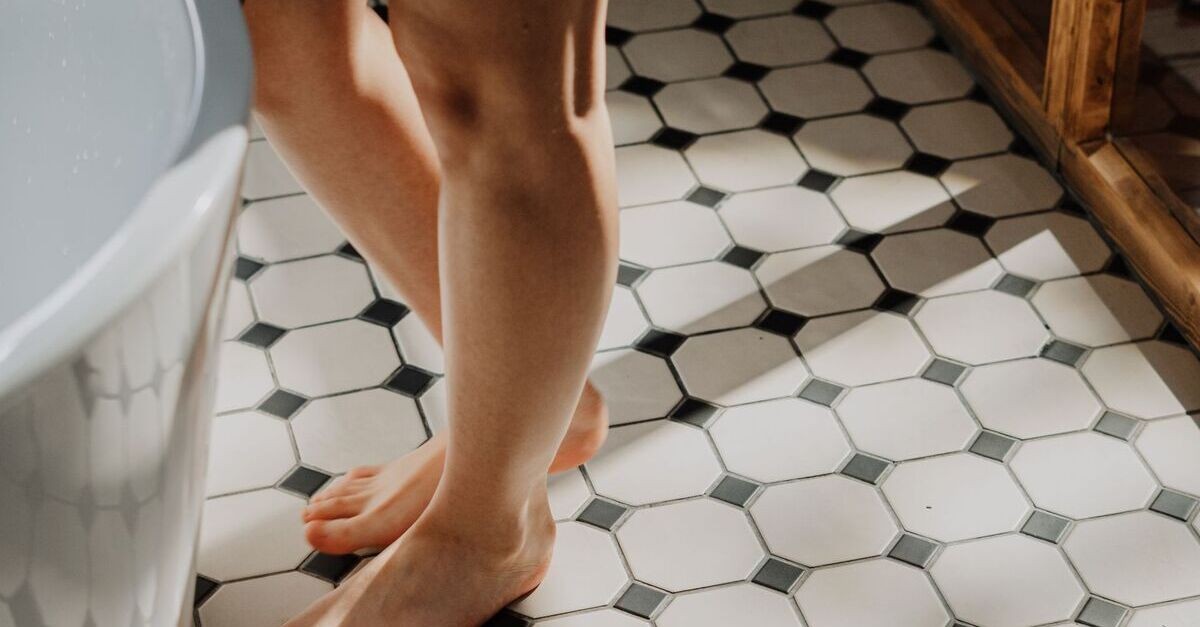 Piastrelle piccole a fantasie geometriche per bagno