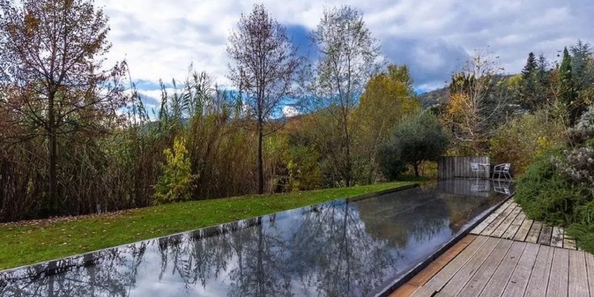 Casa Y, villa brutalista in vendita in Piemonte
