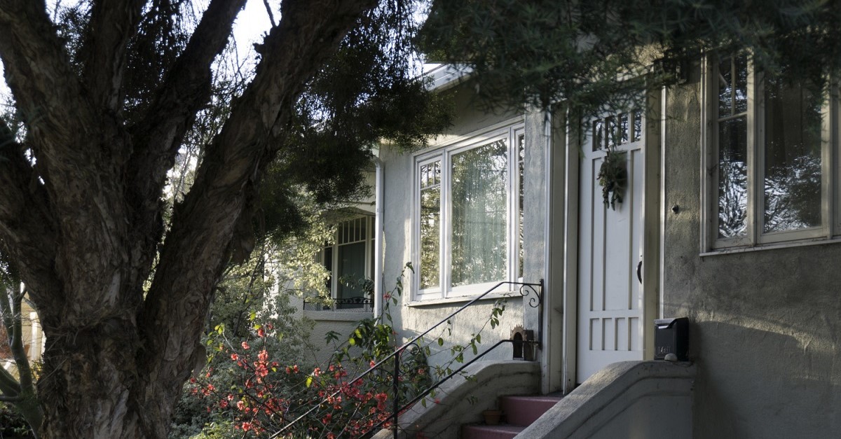 Finestre di una casa viste dall'esterno