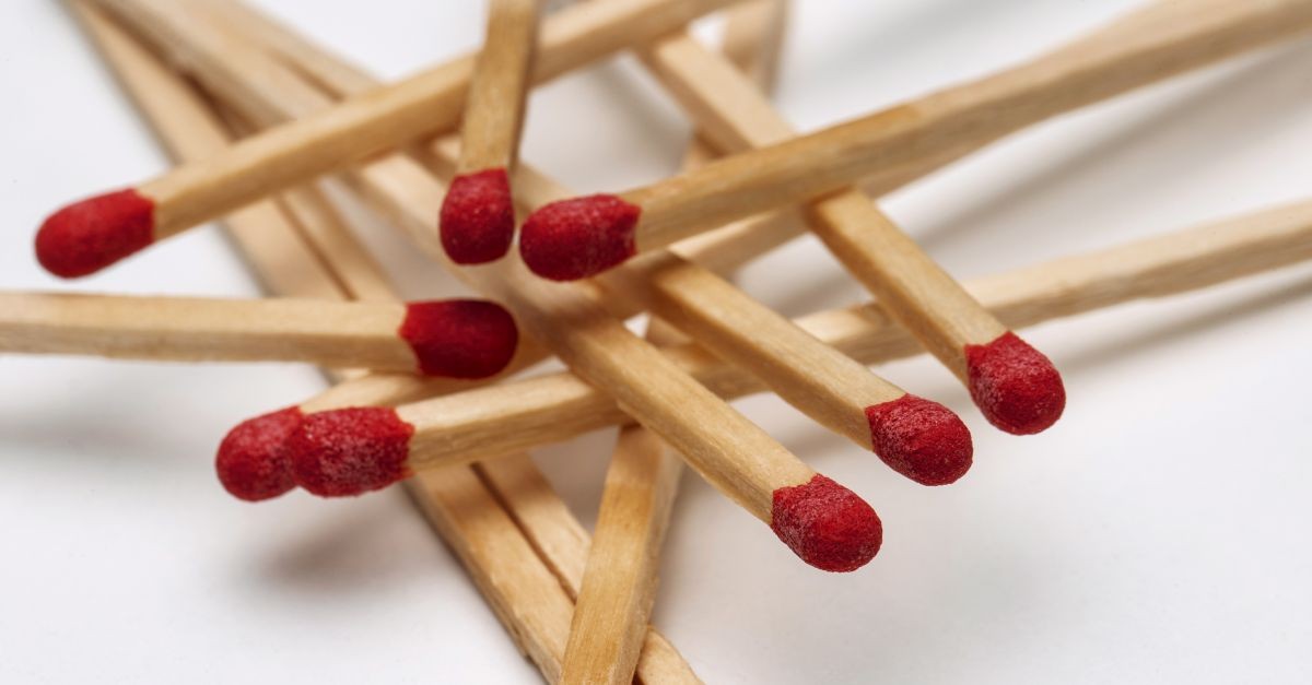 fiammiferi con capocchia rossa 
