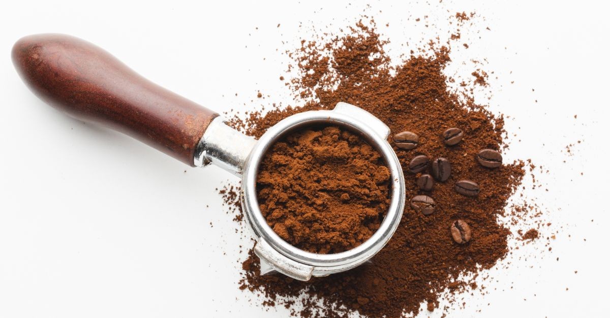 filtro con caffè e chicchi 