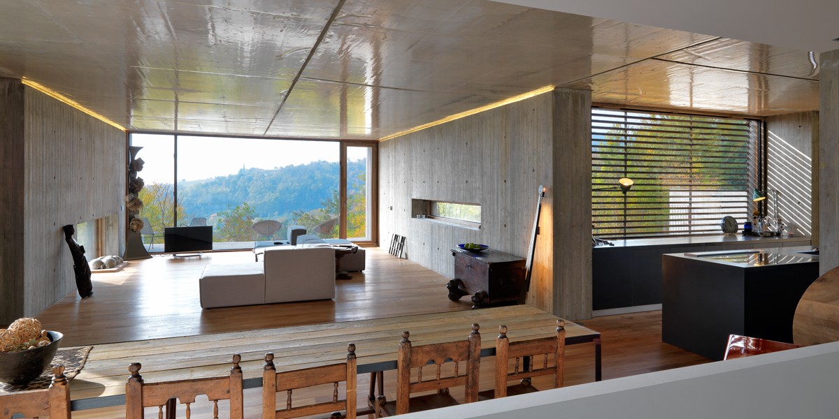 Casa Y, villa brutalista in vendita in Piemonte