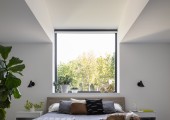 Dormitorio con ventana