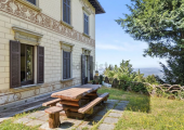 villa con giardino