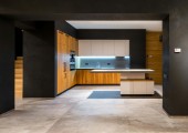 Cucina di lusso con mobili in legno