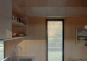 L'interno è rivestito di compensato