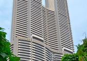 La Minerva Tower si distingue per la sua struttura a due torri