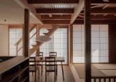 Altri elementi tradizionali, come i tatami, sono utilizzati nel piano terra a pianta aperta con zona pranzo