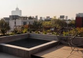 L'attico culmina in una terrazza con piscina e zona barbecue