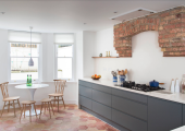 Cocina con suelo de barro