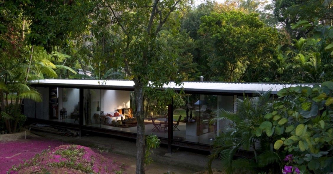 Una casa di vetro nel mezzo della foresta pluviale brasiliana (fotogallery)