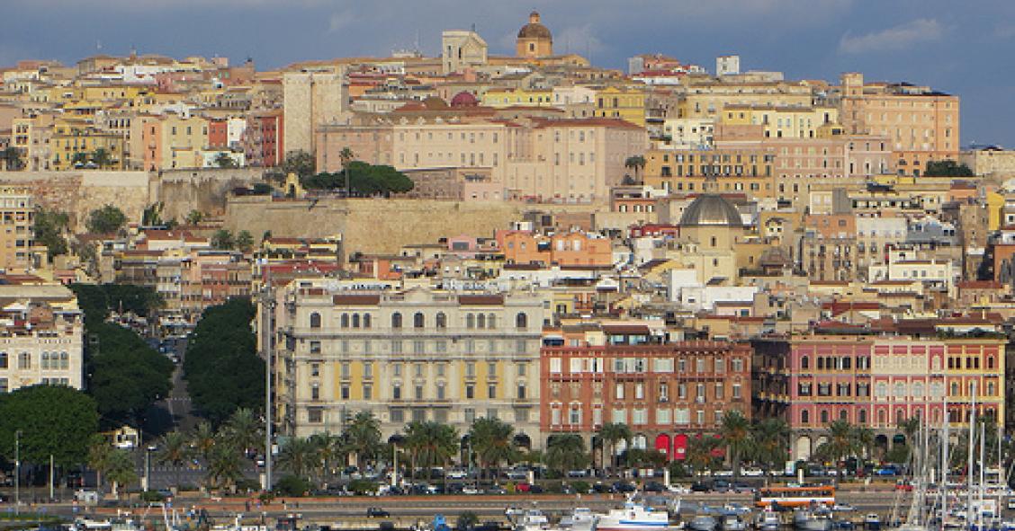 Sulla costa sud della Sardegna si vende con ribassi del 30%, ma il mercato del lusso non conosce crisi
