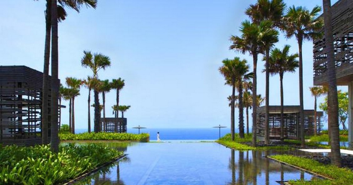 Soggiornare in un resort dal lusso sostenibile sulle paradisiache spiagge di Bali (Fotogallery)