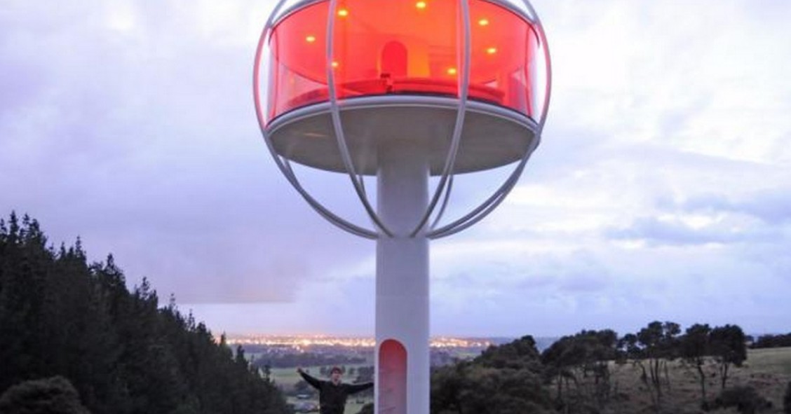 La curiosa storia dell’ingegnere che ha impiegato 3 anni per costruire un “rifugio tecnologico” (Fotogallery)