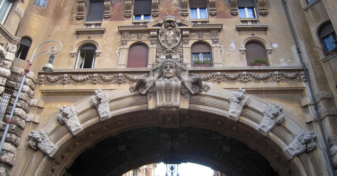 Il quartiere Coppedè a Roma: tra simboli, fascino e curiosità (Fotogallery)