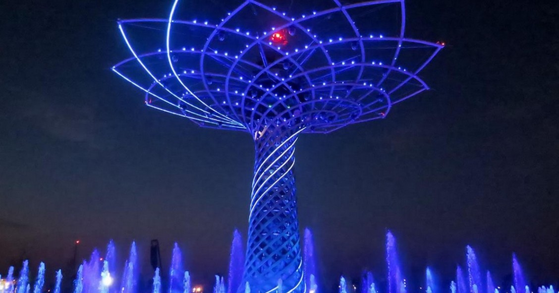 L'Albero della Vita durante lo spettacolo notturno