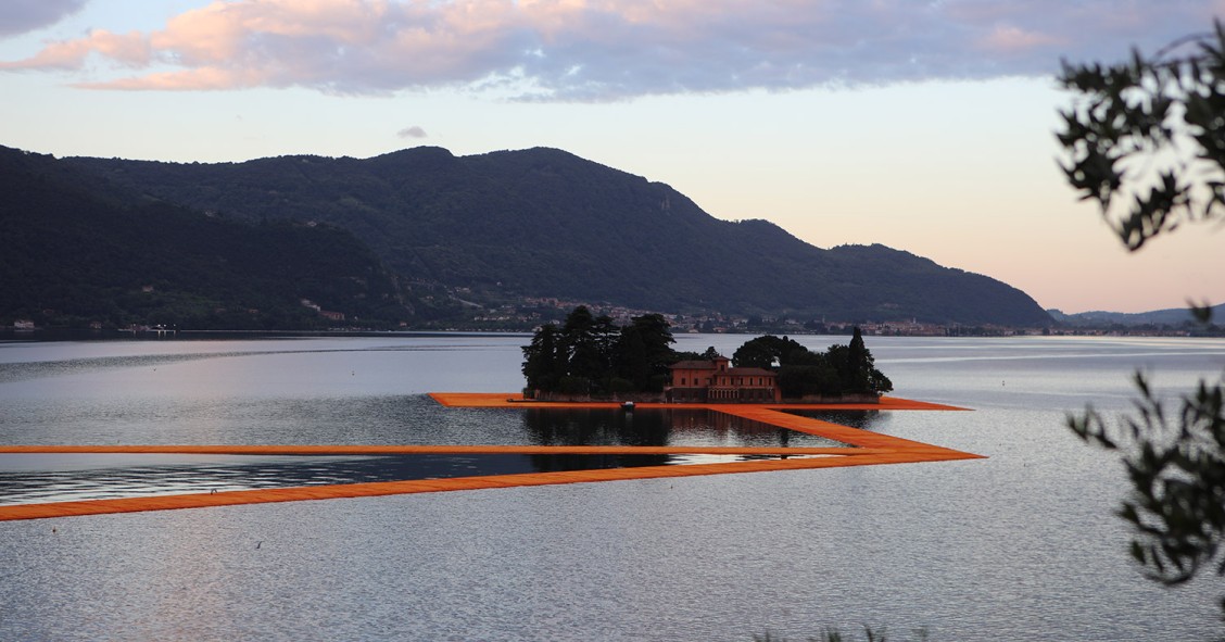 Passerella di Christo sul Lago Iseo: gli otto consigli dell'artista bulgaro per godere appieno della "Floating Piers"
