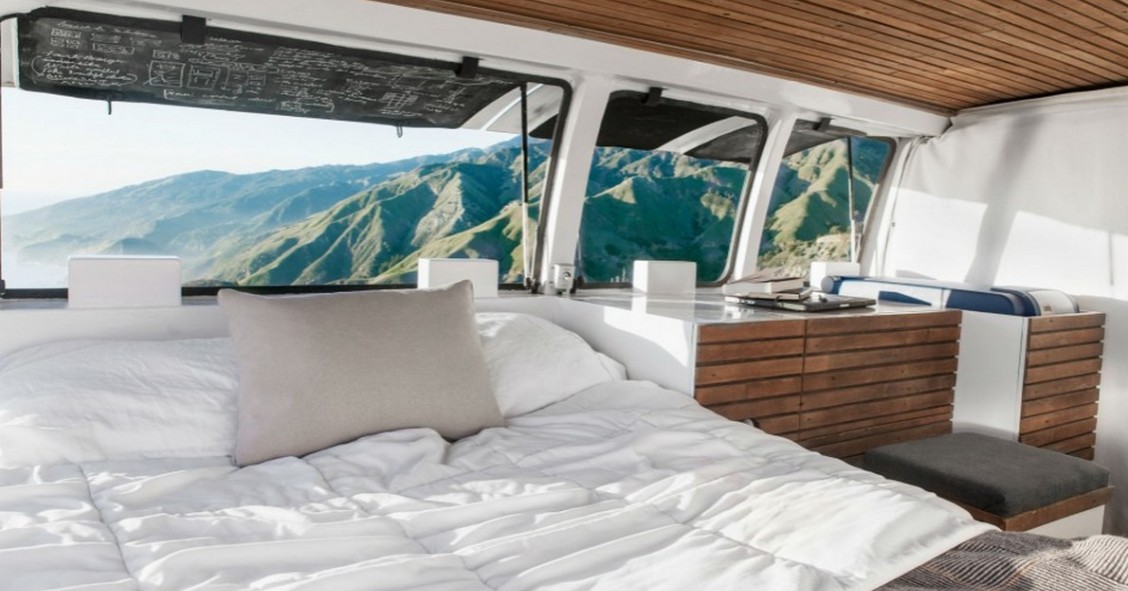 Non è un cottage con vista privilegiata, è un furgone trasformato in minicasa su ruote (Fotogallery)