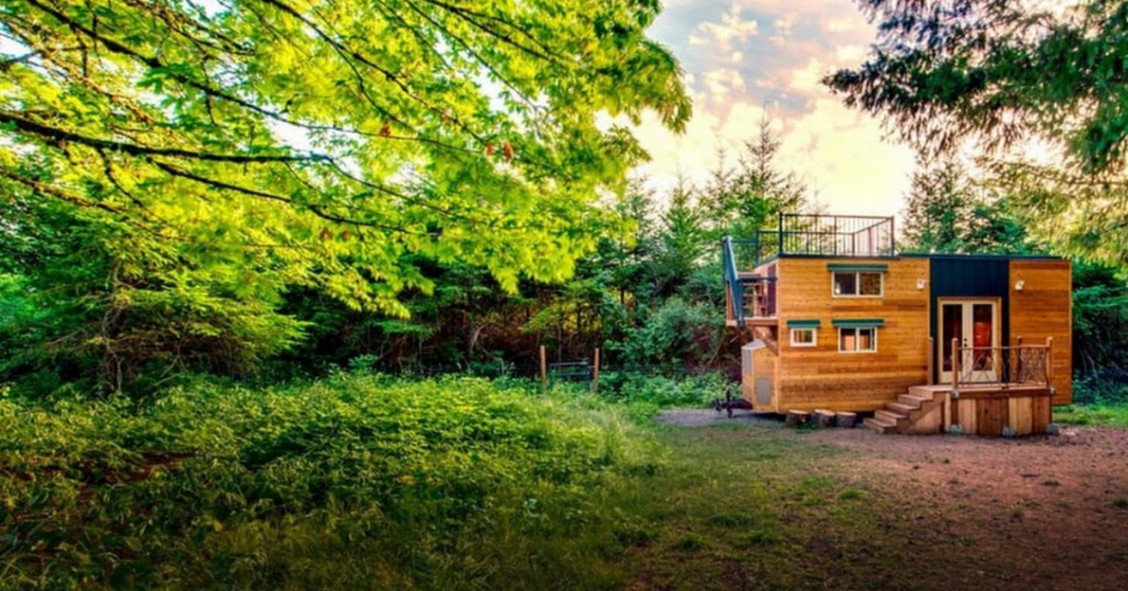 Sfruttare gli spazi: una “minicasa” di 18 m2 dove vivono due sciatori e tre cagnolini