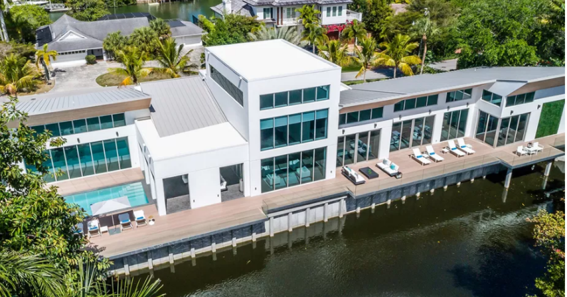 Una casa galleggiante di lusso per 8,4 milioni