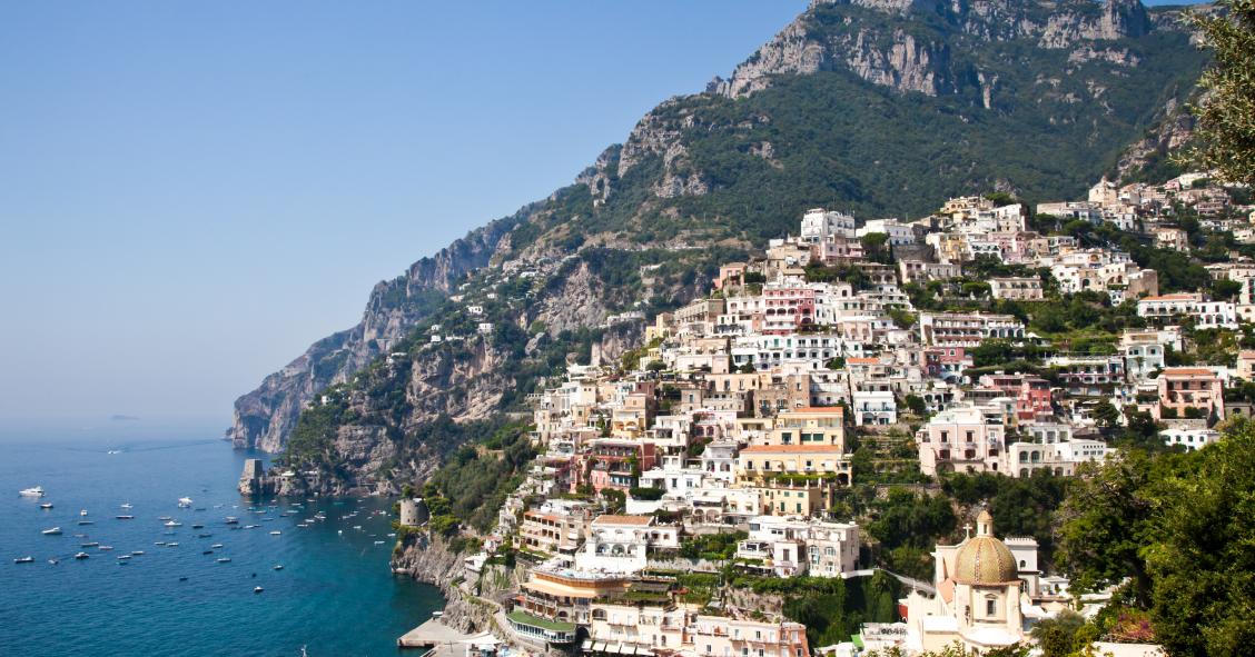 Mercato casa vacanza mare, lago e montagna: qual è la situazione di prezzi e compravendite