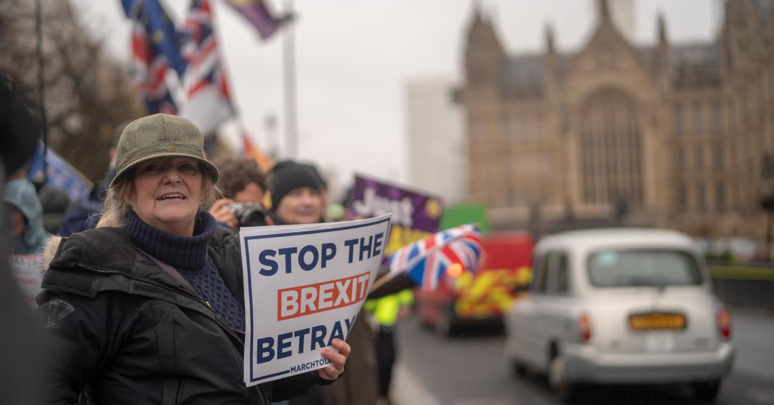 No all’accordo sulla Brexit con l’Ue, cosa succede ora