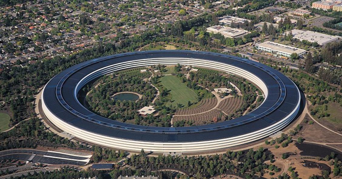 L'astronave di Norman Foster, ecco la nuova sede di Apple 