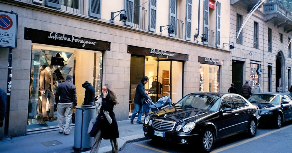 via montenapoleone Milano