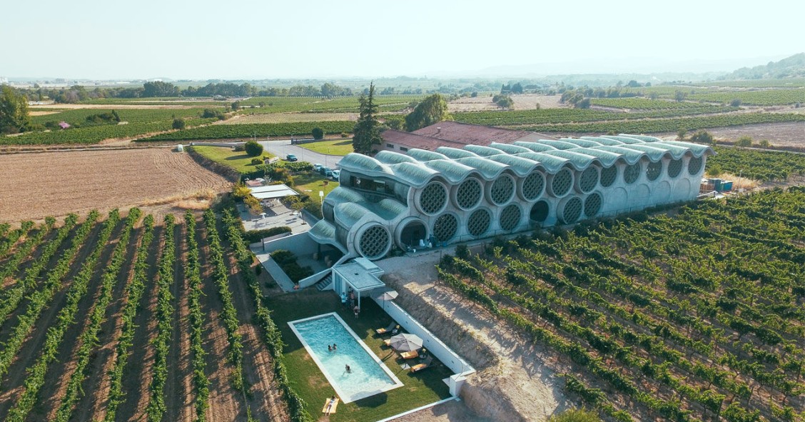 L’hotel dei sogni per gli amanti del vino: vigneti, servizio 5 stelle e design unico