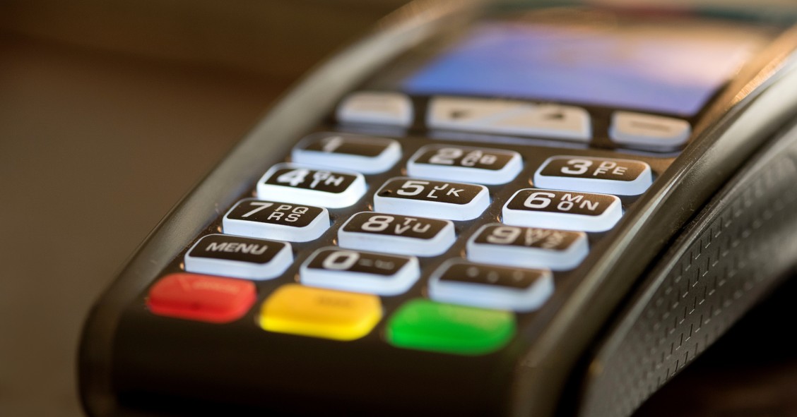 Un bonus per i pagamenti con il pos nel decreto agosto per spingere i consumi