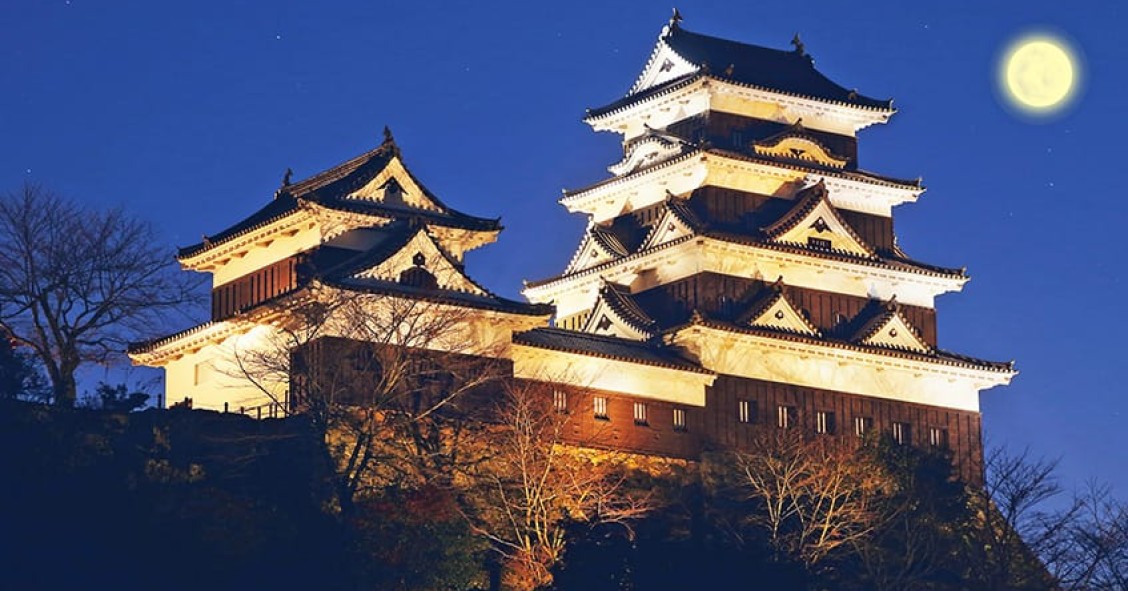 Questo antico castello giapponese di legno è diventato un hotel