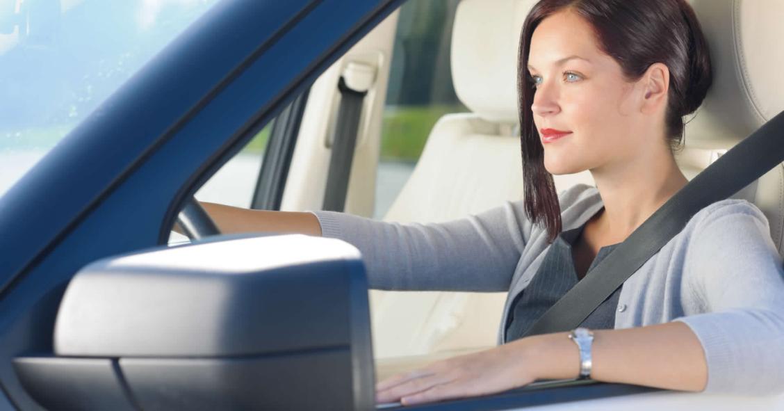 Cercasi istruttrici italiane per scuola guida a Riad: la paga è di 4500 dollari al mese