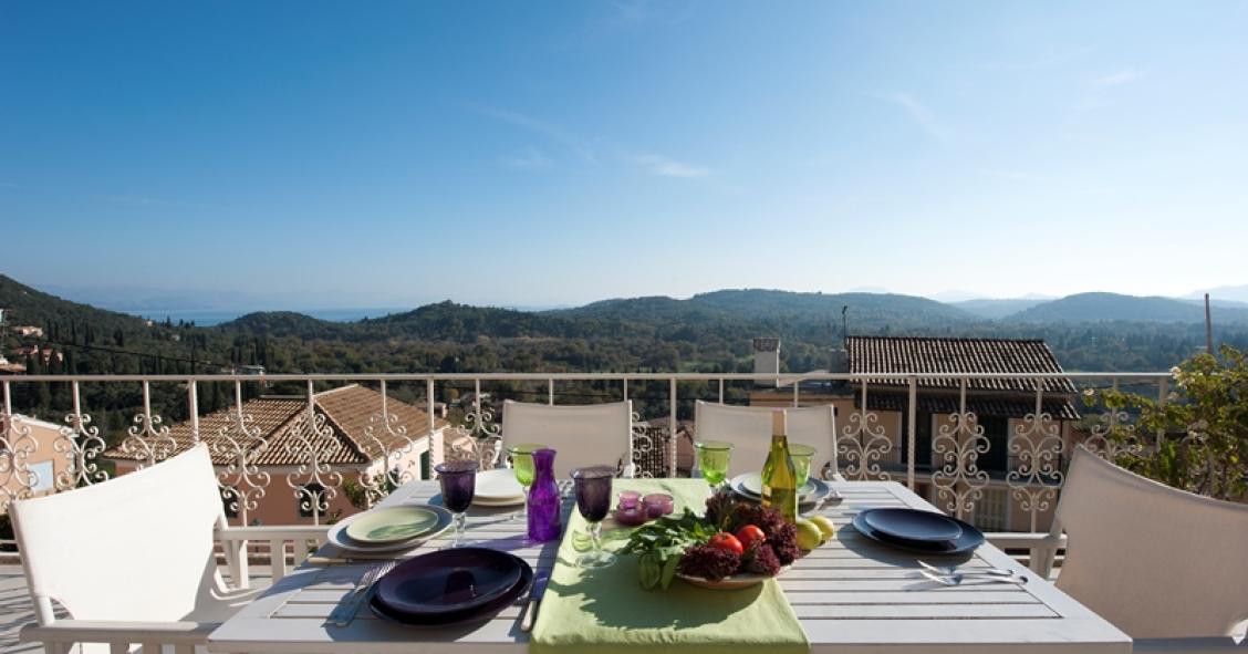 Una splendida villa storica per un investimento vicino al mare di Corfu