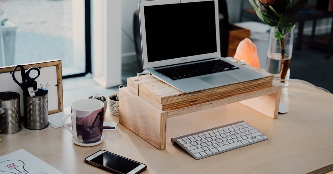 Cinque consigli per risparmiare sulla bolletta se hai trasformato casa nel tuo ufficio