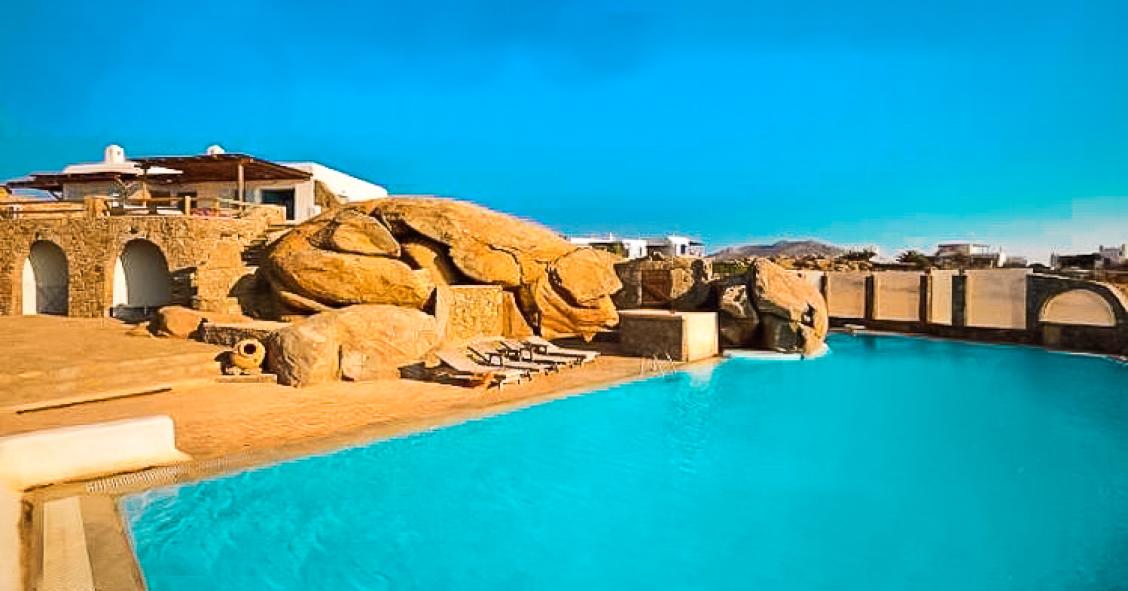 Investire in una bella casa al mare in Grecia? Ecco un'occasione a Mykonos