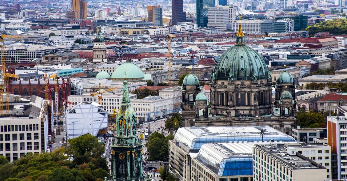 Berlino, vince il sì nel referendum per espropriare le case sfitte ai gruppi immobiliari